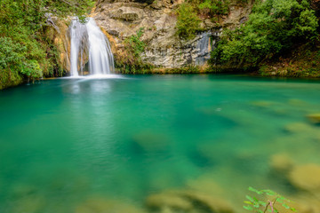 Fototapeta na wymiar Beautiful little waterfall (Gorg Negre, Alta Garrotxa, Catalonia, Spain)