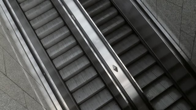 Rolltreppe am Bahnhof