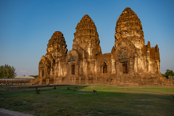 Fototapeta na wymiar Famous place in Thailand (Phra Prang Sam Yod)