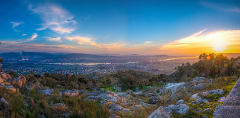 Panorama de paisagem colorida na natureza