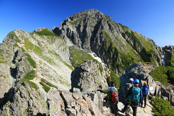 剣岳　山頂への道　平蔵の頭とコルを望む