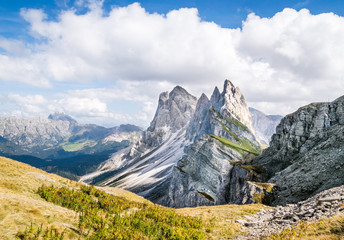 Fototapeta na wymiar Panorama dal Seceda in Val Gardena, paesaggio alpino del Sudtirol italiano