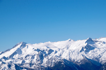 Fototapeta na wymiar Madonna di campiglio paesaggio innevato visto dalle piste da sci