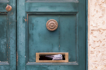 Porta con buca delle lettere