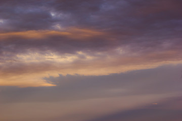 Fototapeta na wymiar Purple sky with flat clouds as background.