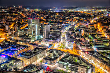 Fototapeta premium Übersicht über die Innenstadt von Frankfurt am Main bei Nacht