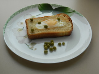 fried eggs in bread