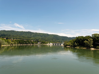 Fototapeta na wymiar Wasserkraftwerk auf dem Rhein zwischen Bad Säckingen und Stein