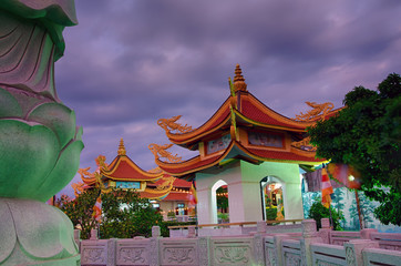 Obraz premium Buddhist temple Buu Son. Night scene. Binh Thuan, Phan Thiet, Vietnam.