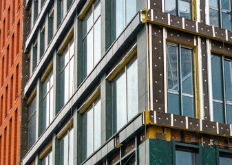 Obraz premium Construction of a residential frame house made of clay bricks and glass.