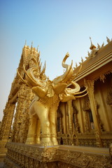 Fototapeta na wymiar Gold Elephent Temple in Thailand