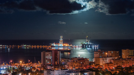 Fototapeta na wymiar las palmas city port