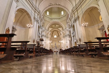 Fototapeta na wymiar Cagliari, navata centrale della Chiesa di Sant'Anna