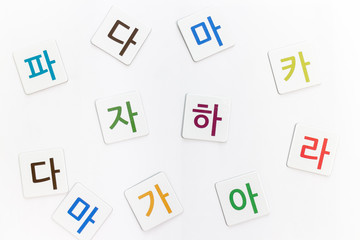 Obraz premium Colorful Korean letters printed on white cards