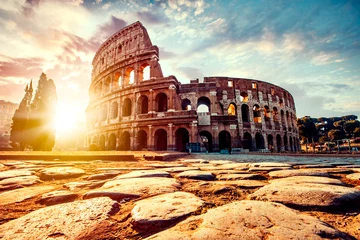 Fotobehang Het oude Colosseum in Rome bij zonsondergang © kbarzycki