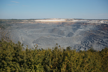 quarry iron minerals - 251813401