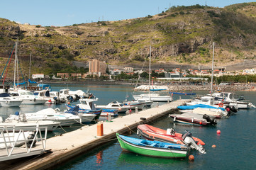 Fototapeta na wymiar Bootshafen in Machico auf Madeira