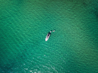 boot im meer von oben