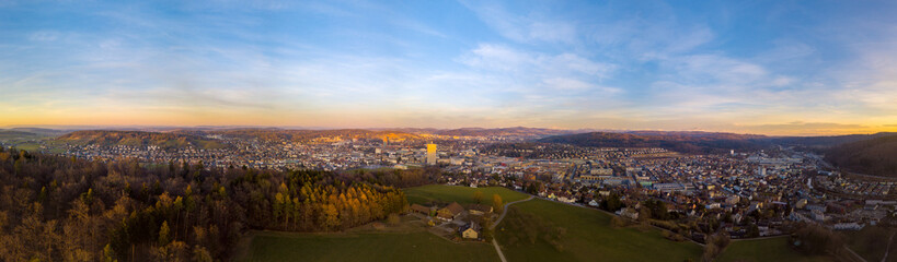 Panorama der Stadt Winterthur in der Dämmerung