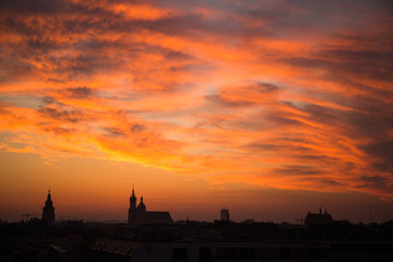 Fototapeta na wymiar Kraków - zachód słońca nad miastem