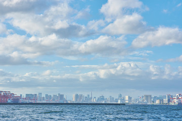 城南島から東京を望む