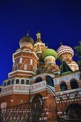 Obraz premium Saint Basils cathedral on the Red Square in Moscow. Color night photo.