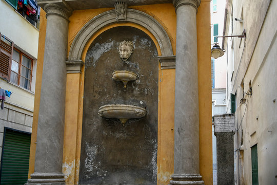 The Infamous Column (on the right) was erected in 1628 in ignoble memory of the high treason of Giulio Vachero, sentenced to death; his heirs build a fountain to hide it, Genoa, Liguria, Italy