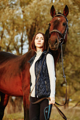 Obraz premium Woman with her horse at sunset, autumn outdoors scene