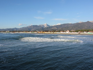 Naklejka premium Panoramic view of Forte dei marmi coast with Apuan alps in background in winter . Tuscany, Italy