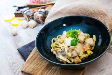 Tagliatelle with chicken, mushrooms, cream and chives