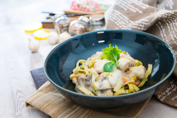 Tagliatelle with chicken, mushrooms, cream and chives