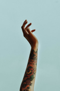 mano azul dos