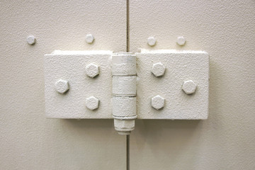Robust metal hinges