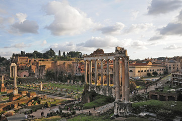 Fototapeta na wymiar Roma, i fori imperiali al tramonto
