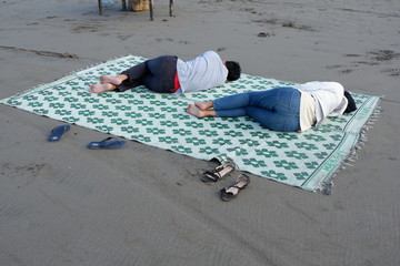 people who sleep on the beach