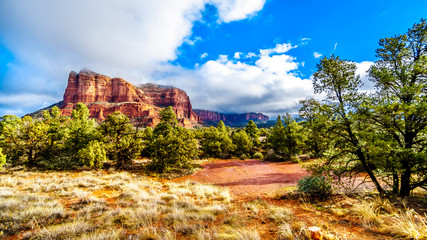 Fototapeta premium Clouds and blue sky over Courthouse Butte between the Village of Oak Creek and the town of Sedona in northern Arizona in Coconino National Forest, United States of America