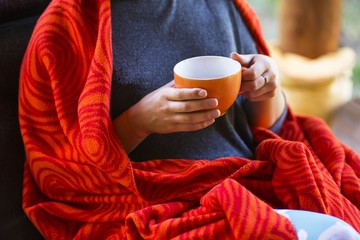 woman hands holding a cup of coffee