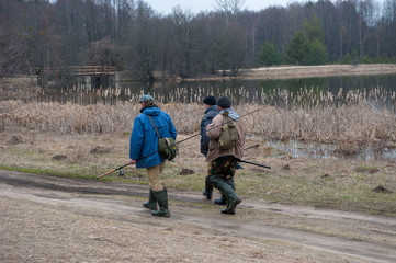 Fishermen go home without fish. Unsuccessful fishing