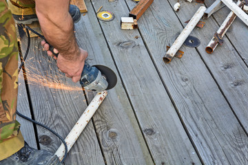 Metal processing with electric grinder