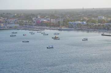 Fototapeta na wymiar boats on the shore of cozumel