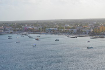 Fototapeta na wymiar boats on the shore of cozumel