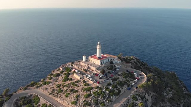 Der Far de Formentor (katalanisch) oder Faro de Formentor (spanisch) ist ein Leuchtturm auf dem gleichnamigen Cap de Formentor, dem nord&ouml;stlichsten Punkt der Halbinsel und dem n&ouml;rdlichsten Punkt der I
