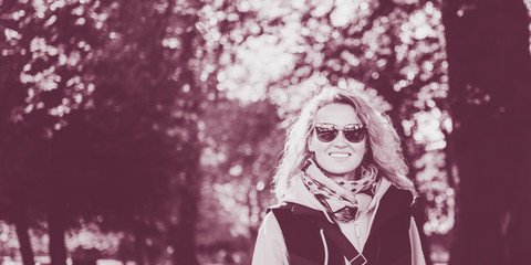 Obraz premium Beautiful Blonde Young Woman in the glasses in the autumn park