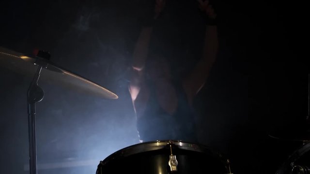 end performance of musician by drumroll on drum plate.