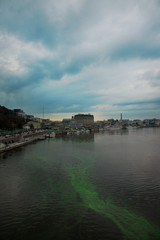 Fototapeta na wymiar view from the bridge to the Dnieper in Kiev