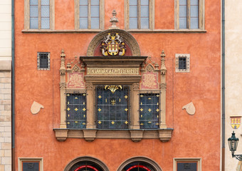 Window on the Old Town Hall with the inscription "Praga caput regni" (Prague, the capital of the kingdom) and the armorial bearings of the Old Town of Prague.