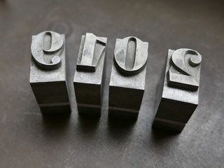 2019, altes Jahr, verabschieden, Neujahr, Silvester, Jahreswechsel, Blei, Blei gie&szlig;en, neues Jahr, frohes Neujahr, guten Rutsch, bleiletter, lettern, Kalender, z&auml;hlen,