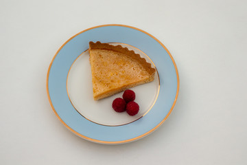 Lemon-filled flan and raspberries