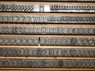 buchstaben, buchstabe, setzkasten, alphabet, bleiletter, lettern, buchdruck, alphabeth, druck, druckerei, drucken, gutenberg, johannes gutenberg, schwarze kunst,