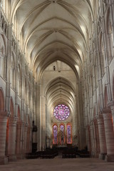 Fototapeta premium Hauts-de-France - Picardie - Aisne - Laon - Intérieur de la Cathédrale Notre-Dame